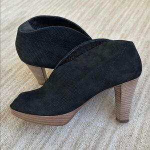 NWOB Paul Green Veronia Peep Toe Ankle Bootie Black Suede Platform Slip On  8.5